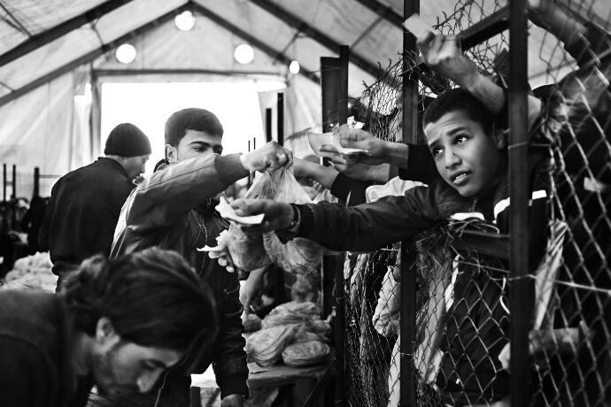 Daily distribution of bread - Zaatari camp, Jordan, January ...
