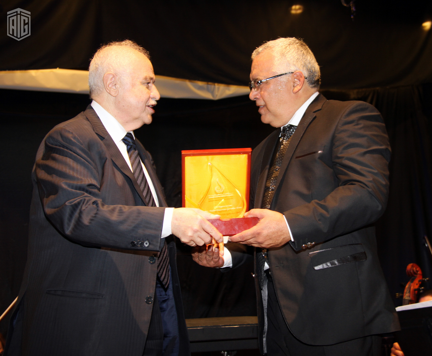 HE Dr. Abu-Ghazaleh honors the famous Venezuelan conductor ...