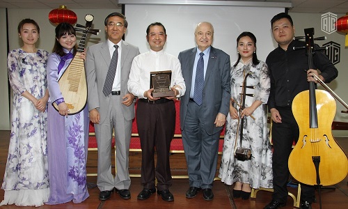 HE Dr. Talal Abu-Ghazaleh, in the presence of the Chinese ...