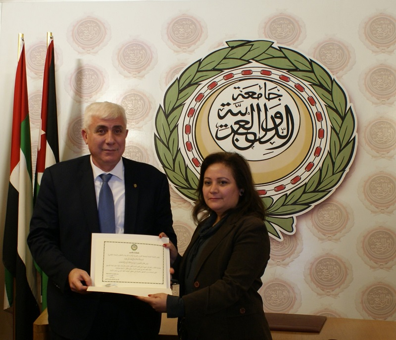 	 جامعة الدول العربية تكرم أبوغزاله العالمية لجهودها في دعم أعمال العقد العربي لمحو الأمية