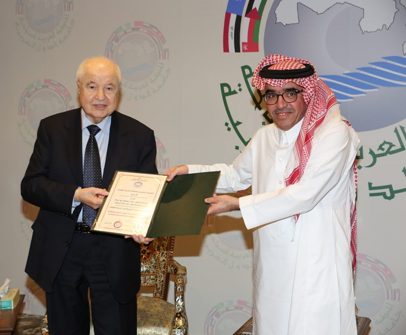 المنظمة العربية للسياحة تكرم الدكتور طلال أبوغزاله لجهوده بدعم العمل العربي المشترك