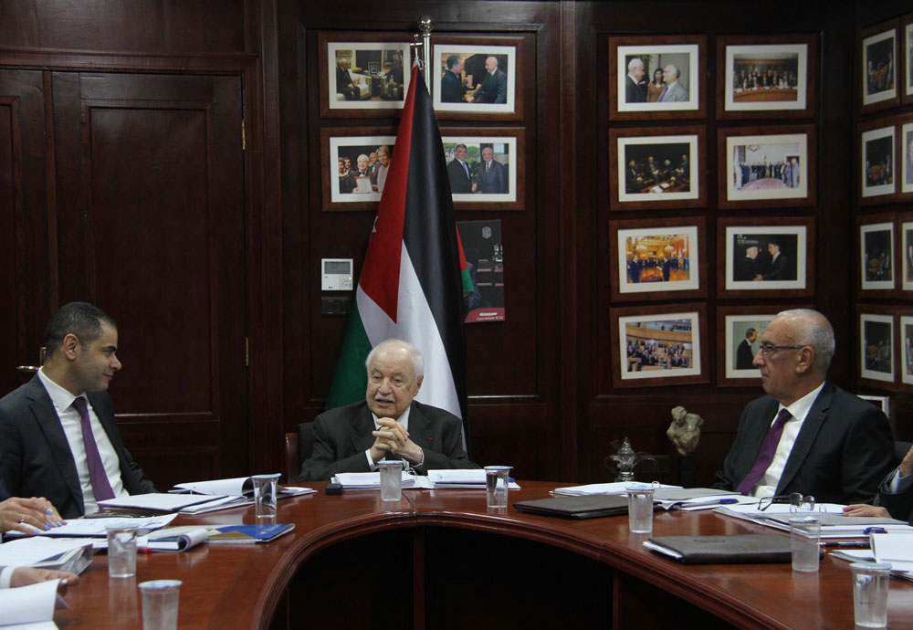 أبوغزاله يجدد منحة تأهيل المحاسبين المهنيين في قطاع غزة والمخيمات تقديراً منه لدعم صمود الشعب الفلسطيني