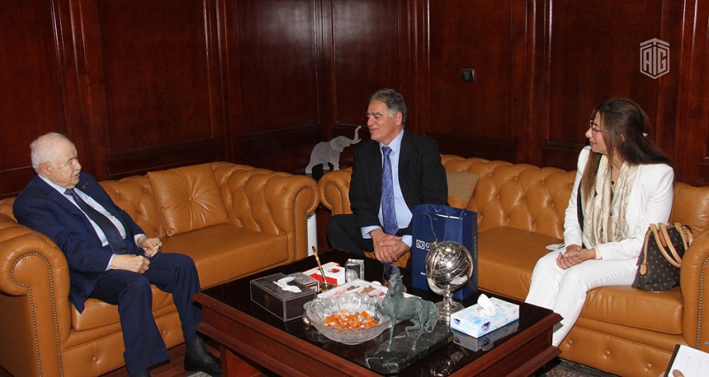 أبوغزاله وسفير الأردن لدى جنوب افريقيا يبحثان القضايا ذات الاهتمام المشترك