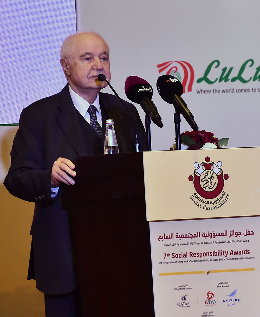 سعادة الدكتور طلال أبوغزاله المتحدث الرئيسي في حفل جوائز المسؤولية المجتمعية السابع