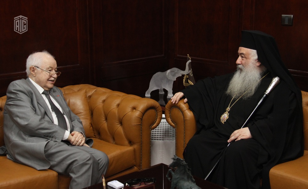 لقاء أخوي يجمع المطران خريستوفوروس مع الدكتور طلال أبوغزاله