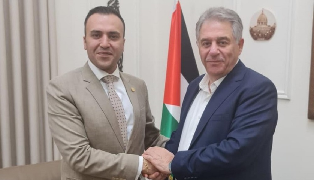 السفير الفلسطيني في لبنان يثمن منحة طلال أبوغزاله للاجئين لدراسة الماجستير مجانا