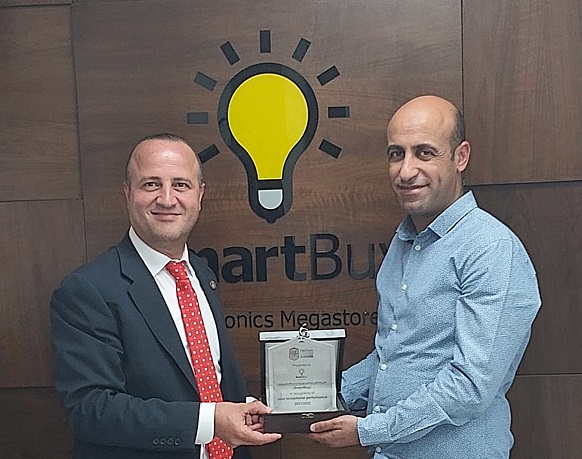 ‘Abu-Ghazaleh for Technology’ Presents Platinum Shield to SmartBuy