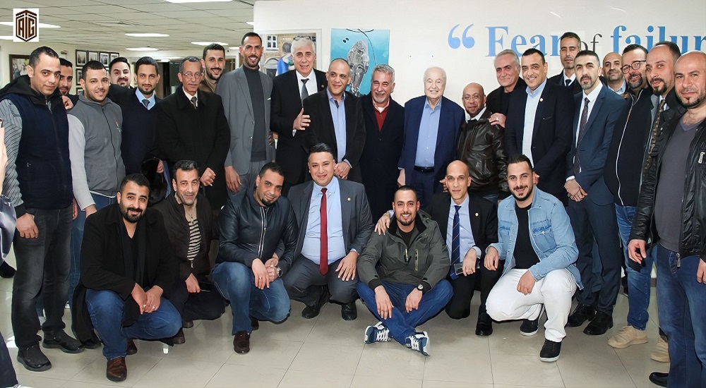 أفراد طلال أبوغزاله العالمية يحتفلون بالسنة الميلادية الجديدة في لقاء عمل في مكاتبهم